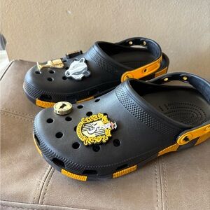 Harry Potter Crocs- Hufflepuff size 6 men women 8. New without tags.